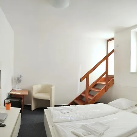 Pod Věží Penzion Kolín